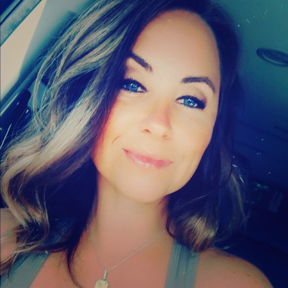 Meet your Posher, Brooke - Picture 1 of 1